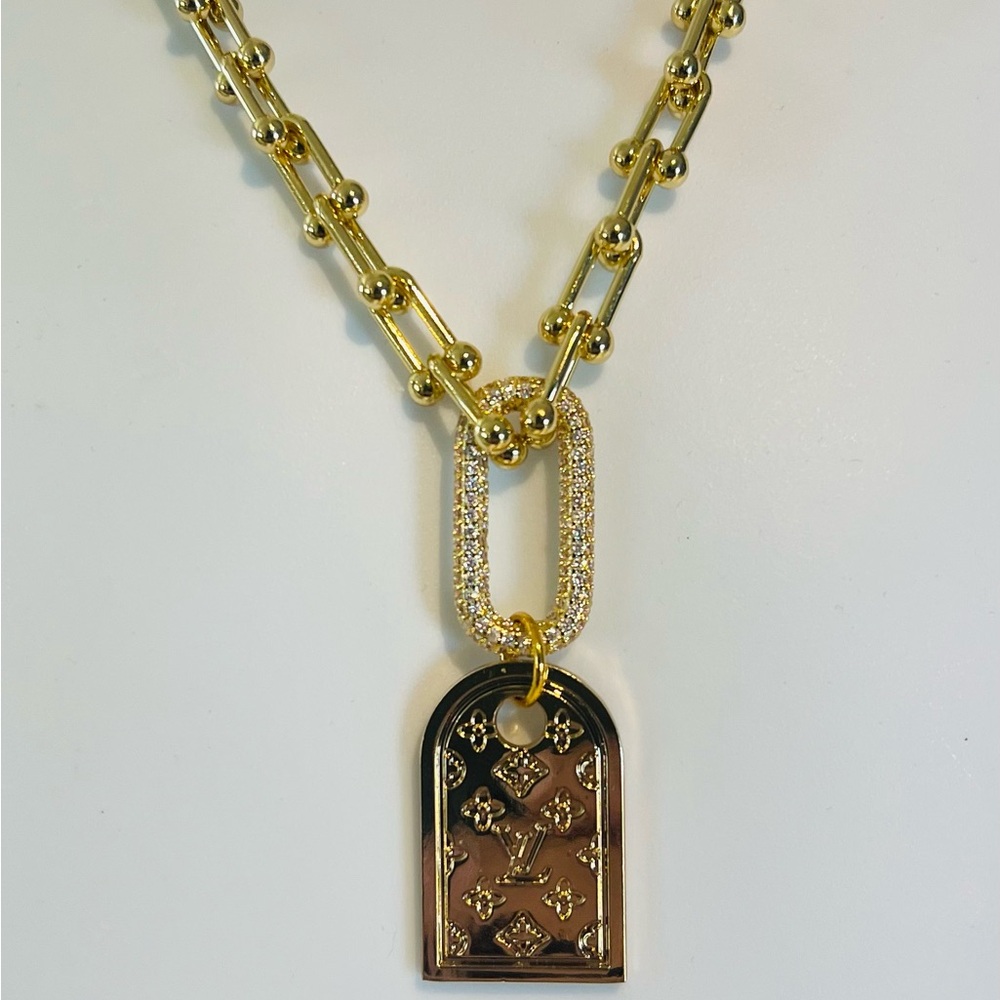 Gold and Brown Pendant Necklace